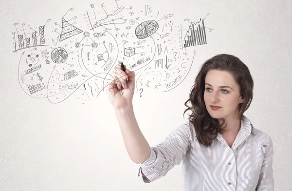 Chica bonita dibujando gráficos y diagramas en la pared —  Fotos de Stock