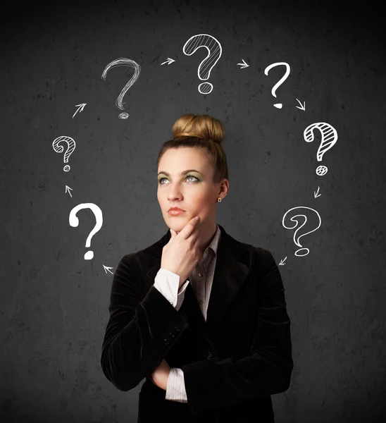 Young woman thinking with question mark circulation around her h — Stock Photo, Image