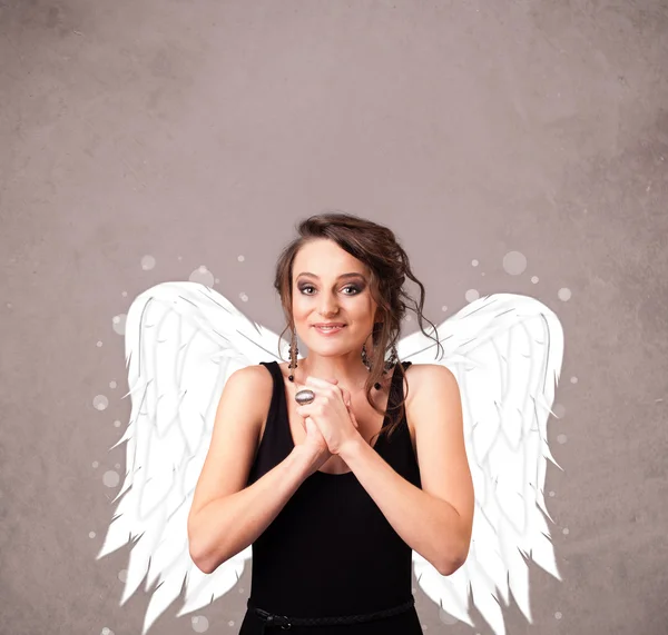 Χαριτωμένο πρόσωπο με αγγελικό εικονογραφημένα φτερά — Φωτογραφία Αρχείου