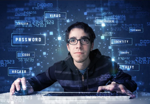 Programação de hackers em ambiente de tecnologia com ícones cibernéticos — Fotografia de Stock