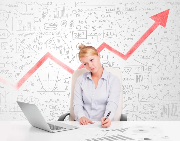Zakelijke vrouw zit aan tafel met marktdiagrammen — Stockfoto