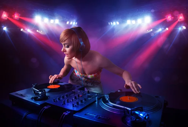 Teenager Dj mixing records in front of a crowd on stage — Stock Photo, Image