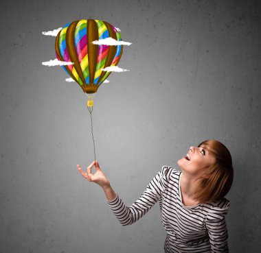 bir balon çizim tutan kadın