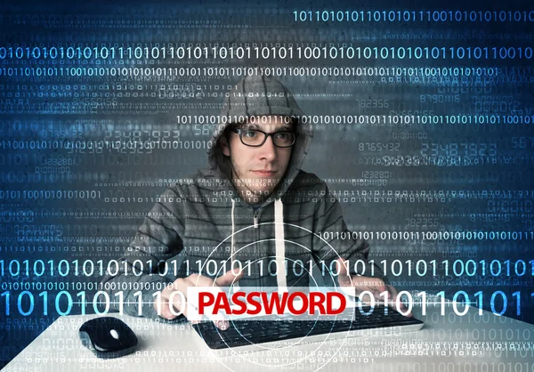 Joven geek hacker robar contraseña — Foto de Stock