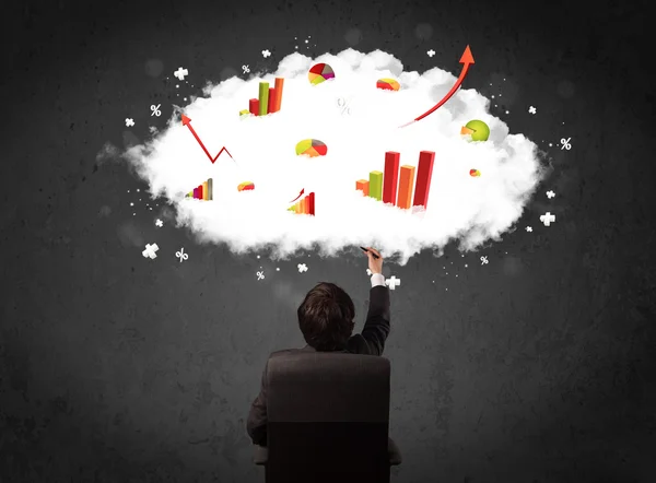 頭の上の雲の中にチャートを持つビジネスマン — ストック写真