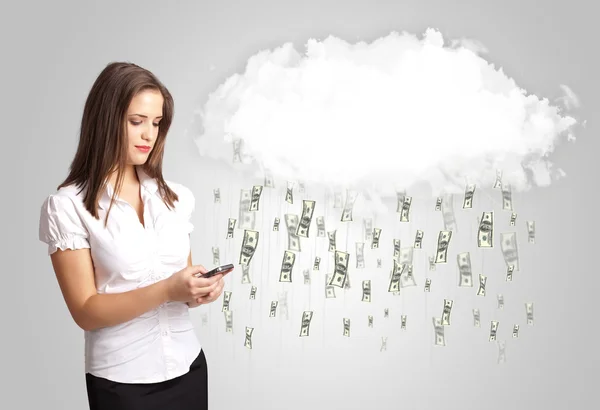 Mujer con concepto de nube y lluvia de dinero — Foto de Stock