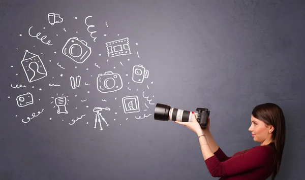 Fotógrafa chica disparando iconos de fotografía — Foto de Stock