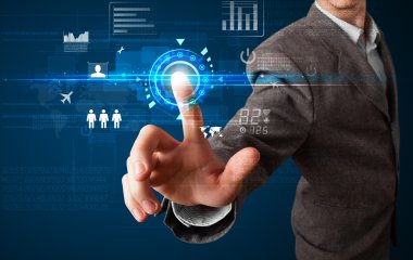 yakışıklı işadamı gelecekte web teknolojisi düğmeleri dokunarak ve 