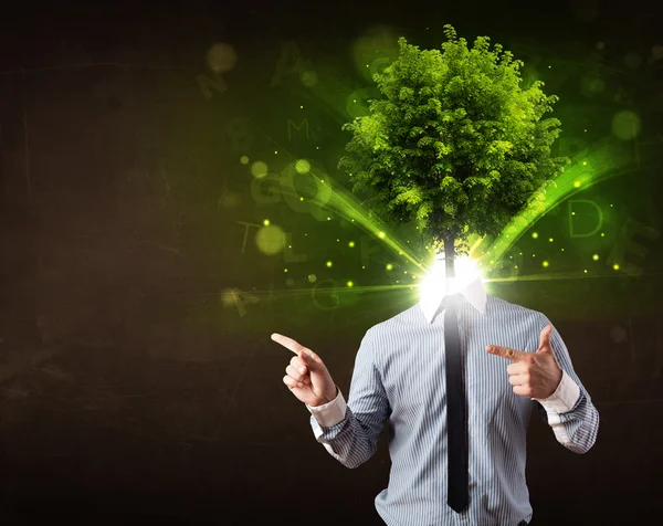 Άνθρωπος με πράσινο κεφάλι δέντρο έννοια — Φωτογραφία Αρχείου