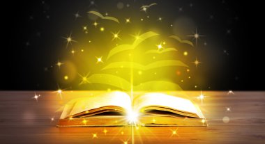 Altından parlak uçan kağıt sayfaları olan açık bir kitap