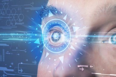 Siber teknoloji gözü mavi iris bakarak adam