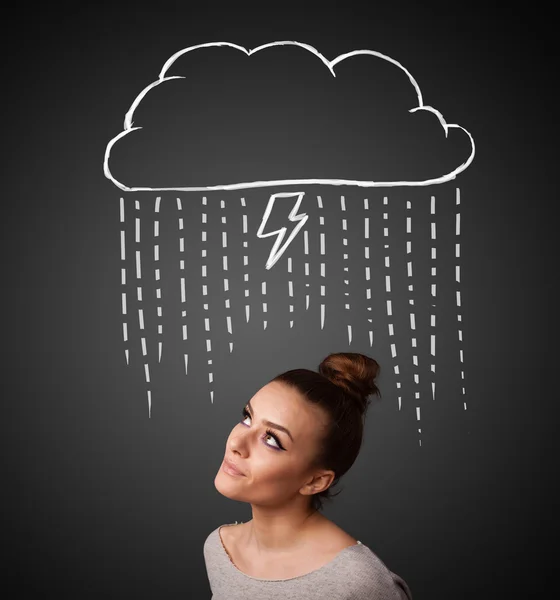 Jeune femme avec nuage de tonnerre au-dessus de sa tête — Photo