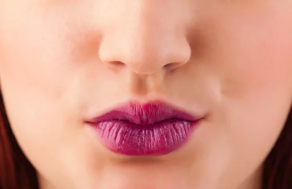 Hermosa mujer labios rojos de cerca — Foto de Stock