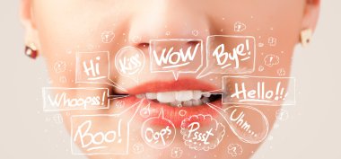 Beyaz baloncuklu güzel kırmızı dudaklar.