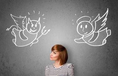 melek ve şeytan arasında duran kadın