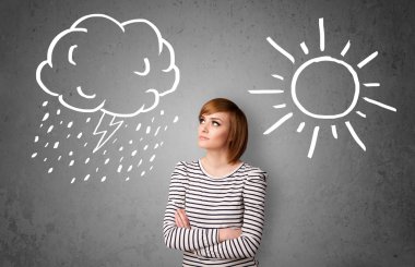 bir güneş ve yağmur çizme arasında duran kadın