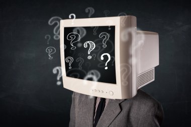 Bilgisayar monitörü olan bir iş adamı kafa ve soru işaretleri