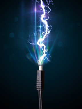 Parlayan elektrik yıldırımlı elektrik kablosu