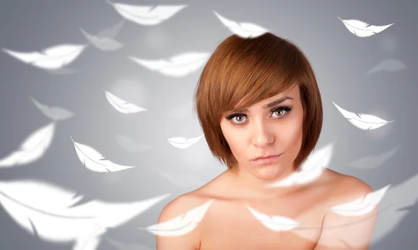 Prachtig jong meisje met lichte veren huid concept — Stockfoto