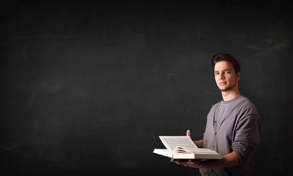 Young man reading a book — Stock Photo, Image