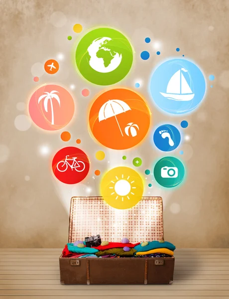 Bavul renkli yaz simgeler ve semboller — Stok fotoğraf