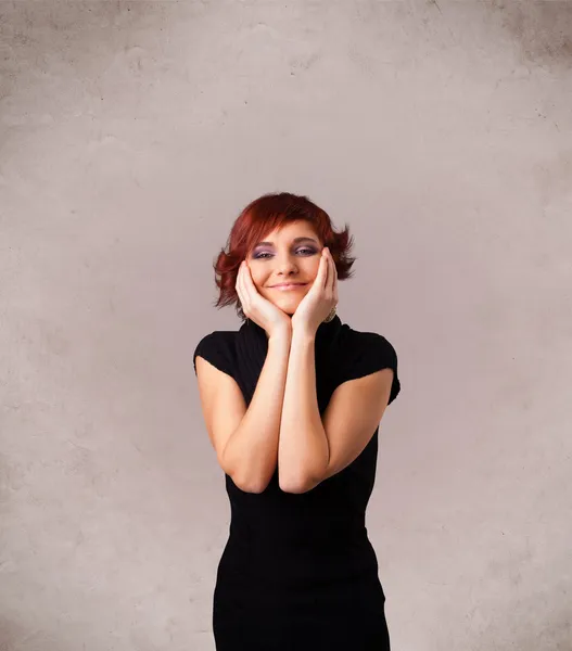 Retrato de una joven linda chica con espacio de copia vacío — Foto de Stock