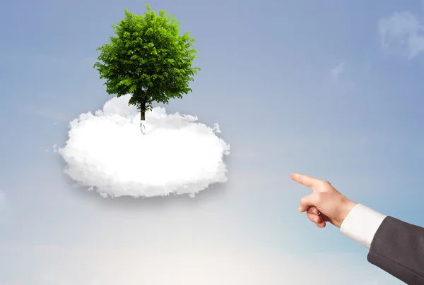 Mano señalando un árbol verde en la parte superior de una nube blanca — Foto de Stock