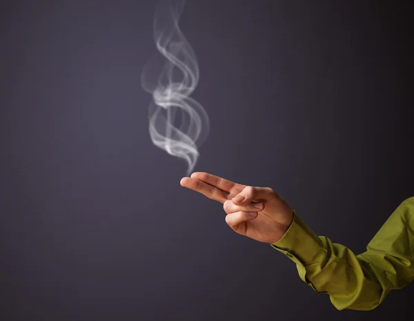 Pistola en forma de mano mujer — Foto de Stock