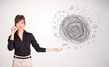 Medya karalamalarıyla genç iş kadını 