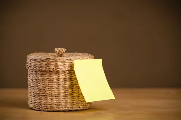 Empty post-it note sticked on jewelry box — Stock Photo, Image