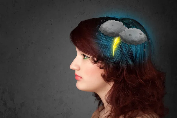 Chica joven con tormenta eléctrica dolor de cabeza — Foto de Stock