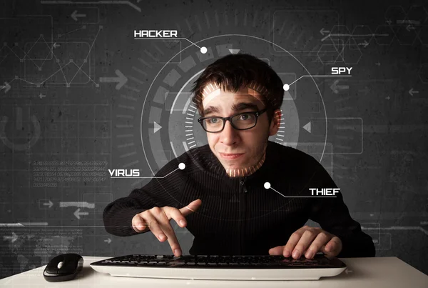 Ung hacker i futuristisk miljö hacking personlig information: — Stockfoto