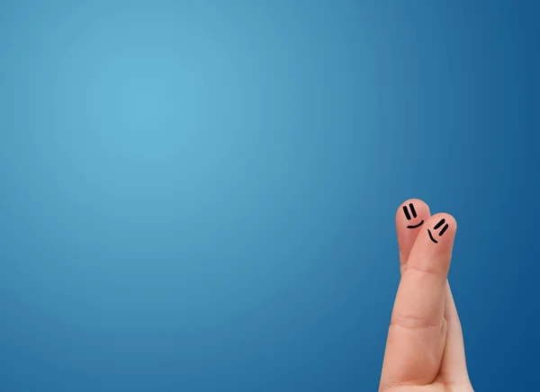 Alegre sonriente cara dedos mirando vacío azul fondo copia — Foto de Stock