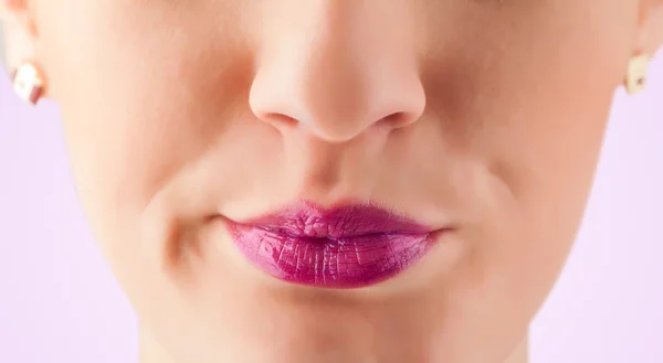 Mooie vrouw rode lippen close-up — Stockfoto