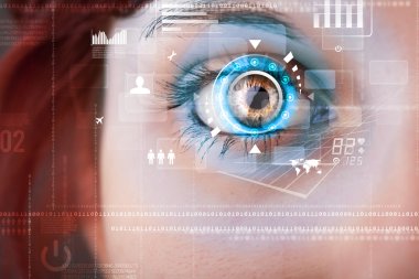 Siber teknoloji göz paneli konsepti ile gelecekteki kadın