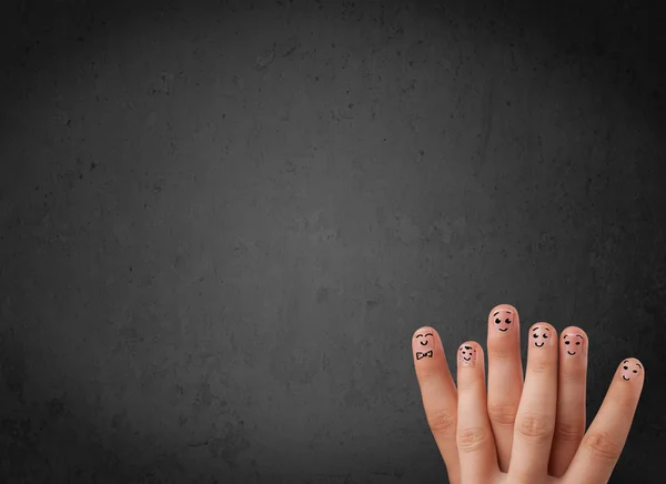 Happy Finger Smileys mit leerem Kopierraum dunklen Hintergrund — Stockfoto