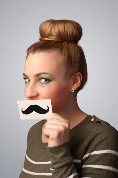 Feliz linda chica sosteniendo papel con bigote dibujo —  Fotos de Stock