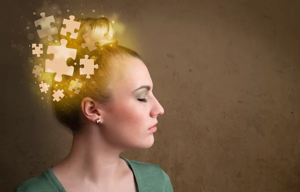 Young person thinking with glowing puzzle mind — Stock Photo, Image