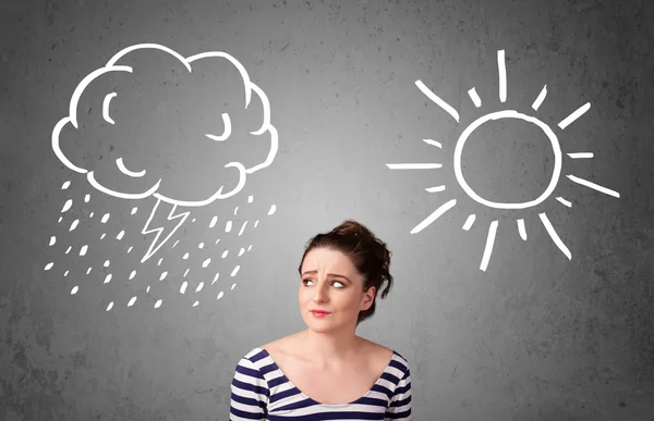 Femme debout entre un soleil et un dessin de pluie — Photo