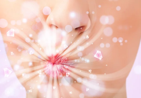 Schöne Mädchenmund atmet abstrakte weiße Lichter und Kristall — Stockfoto