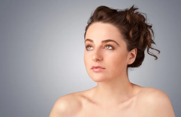 Close up portrait of beautiful young naked girl — Stock Photo, Image