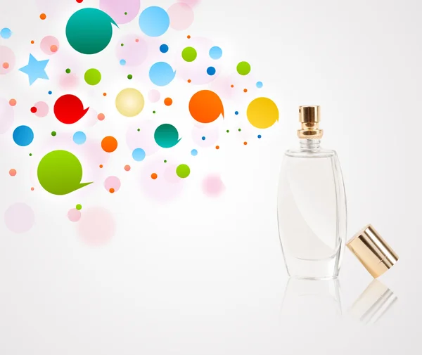 Parfémy láhev postřik barevné bubliny — Stock fotografie