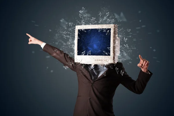 电脑屏幕在一个年轻人头上爆炸 — 图库照片