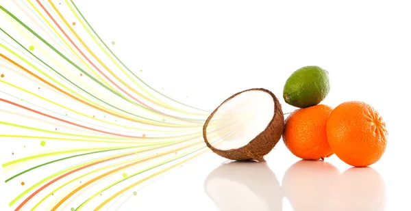 Gezond tropisch fruit met kleurrijke abstracte lijnen — Stockfoto