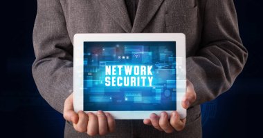 Tablet tutan kişi, güvenlik kavramı