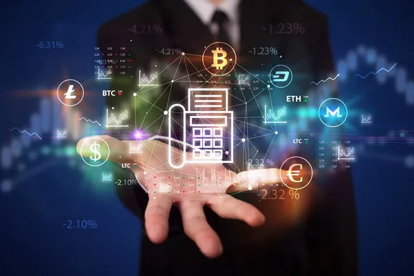 Para birimi sembolleri taşıyan bir işadamı