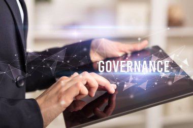 Tablet kullanarak elleri kapat