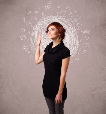 Soyut karalama çizgileri ve simgeleri olan güzel bir genç kız.