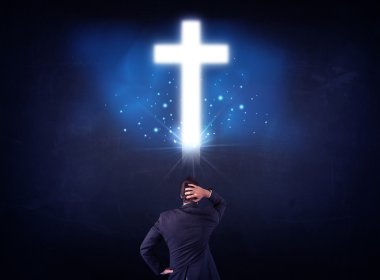 iş adamı, parlayan çapraz önünde