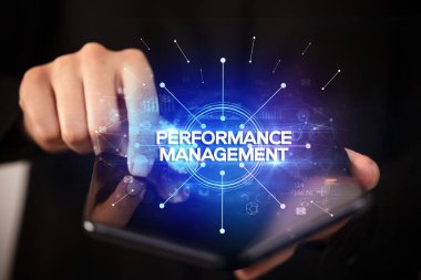 İş adamı katlanabilir bir akıllı telefon tutuyor, yeni iş konsepti